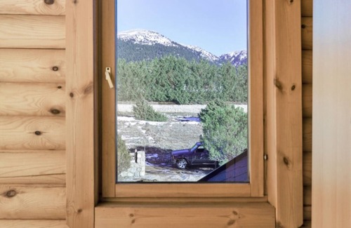 Bouvet Island Chalet De Esquí | Cozy retreat on Parnassos Mountain.