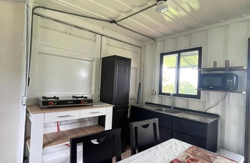 Ciudad Cortés Cabina | Cozy Cabin #2 for 2 in Puerto Cortes with AC and WiFi with beautiful sunsets