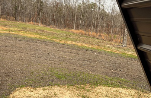 Calhoun County Cabina | Cozy Cabin-central location for football & fishing