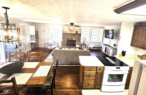 Unaka Cabina | Cozy Cabin in Gated Community with Pool and Marina Access, Pet Friendly!!