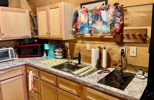 Waneta Cabina | Cozy Cabin in lovely McKee with WiFi, AC