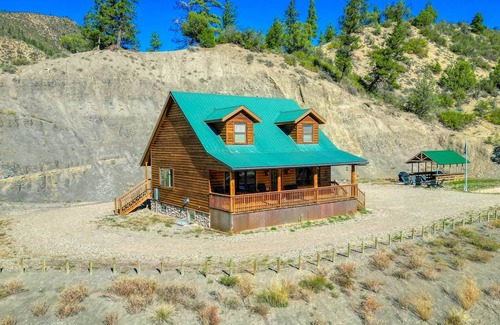Pagosa Springs Casa | Cozy Cabin Retreat w/ Games, Hot Tub, Pet-Friendly & Forest Access