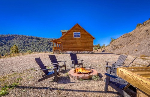 Pagosa Springs Casa | Cozy Cabin Retreat w/ Games, Hot Tub, Pet-Friendly & Forest Access