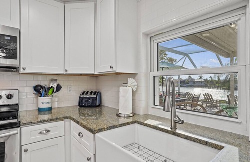 Cape Coral Apartamento | Recuerdos familiares * Bicicletas * Kayaks * Tablas de remo * Suministros de playa * Equipo de pesca * WiFi gratis
