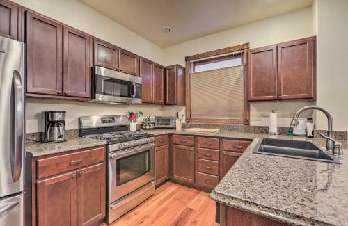 Glenwood Springs Apartamento | Cozy Central Glenwood Springs Condo with 2 Decks!