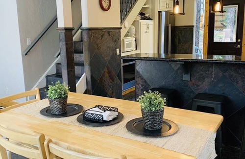 Country Club Estates Casa | Cozy Chalet & Dog Friendly!