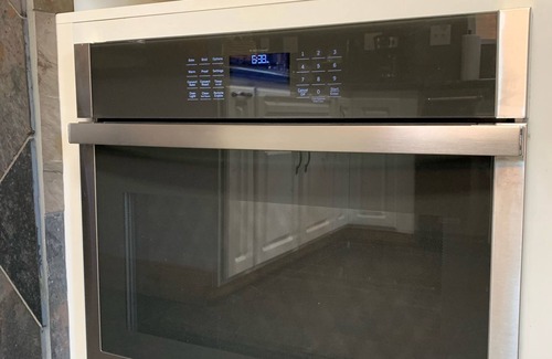 Country Club Estates Casa | Cozy Chalet & Dog Friendly!