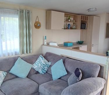 New Quay Chalet De Esquí | Cozy Chalet Sleeps 4 with Garden