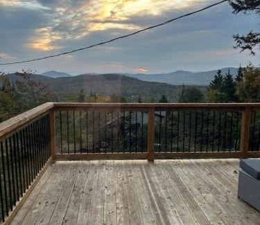 Notre-Dame-Des-Bois Chalet De Esquí | Cozy Chalet with Breathtaking Mountain View