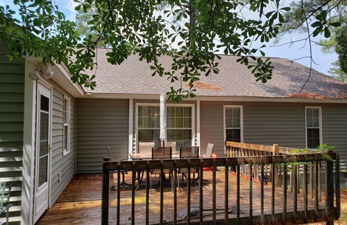 Aiken Casa | Cozy Cheerful vacation Home with pool & Recreation