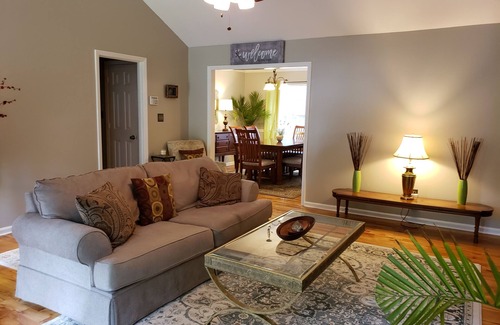 Aiken Casa | Cozy Cheerful vacation Home with pool & Recreation