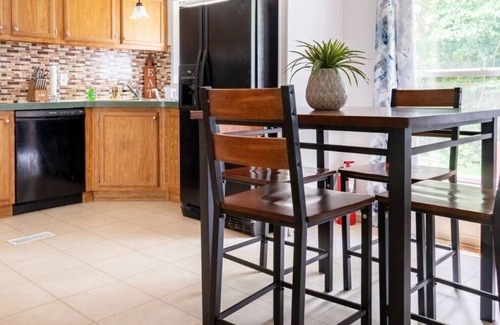 Powell Casa | Cozy Columbus home! Newly Renovated!!