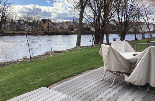 New London Condominio | Cozy condo on the Wolf River in New London