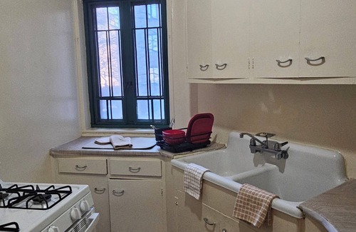 East Bronx Casa | Cozy Condo Quiet Neighborhood In The Bronx! 30 minutes to Manhattan