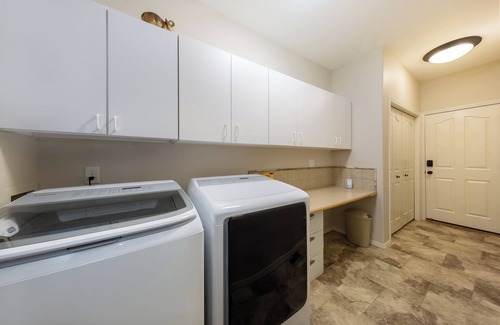 Boise Casa | Cozy Corner House by the Boise Greenbelt, Fairgrounds, Revolution Concert House.