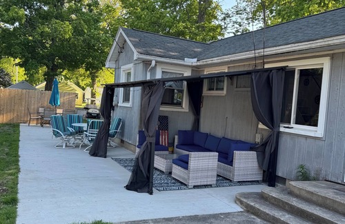 Bay Port Casa | Cozy cottage across from the Lake
