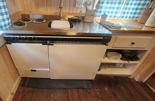 Barton Cabaña | Cozy Cottage, Dog Friendly, Full Kitchen, Close to Beach, on Site Waterfall