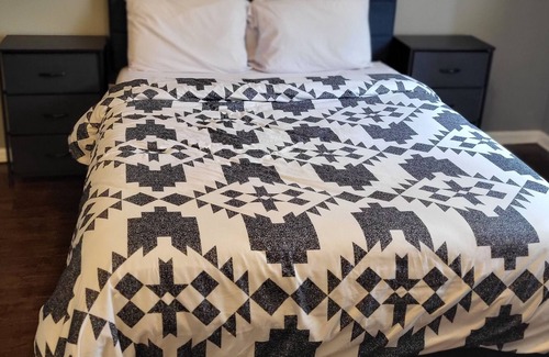 Paw Creek Cabaña | Cozy cottage in great location * Close to center city and the airport