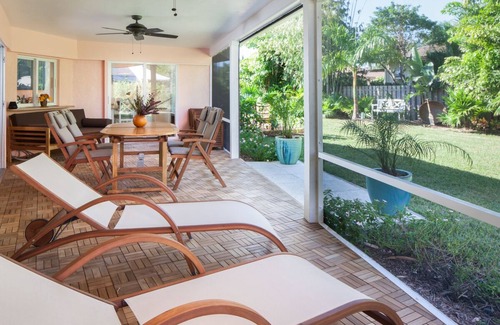 Park Shore Cabaña | ¡Acogedora casa de campo en la prístina ubicación de Park Shore cerca de la playa con NUEVA piscina privada!