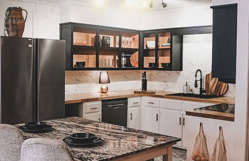 Tyrone Casa | Cozy cottage in quaint small town. Close to studios and Atlanta downtown.