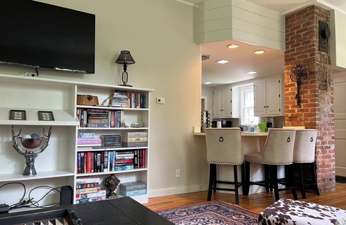 Dorset Casa | Cozy cottage in the Dorset Hollow. Mountain views, patio & stream. Pet friendly!