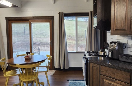 Bladensburg Cabaña | Cozy cottage located in rural Central Ohio.