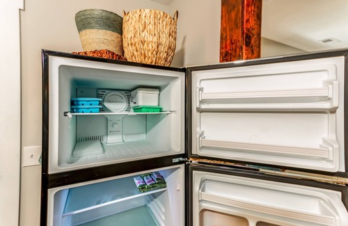 Wilmington Cabaña | Cozy Cottage Near Downtown w/ NO Cleaning Chores