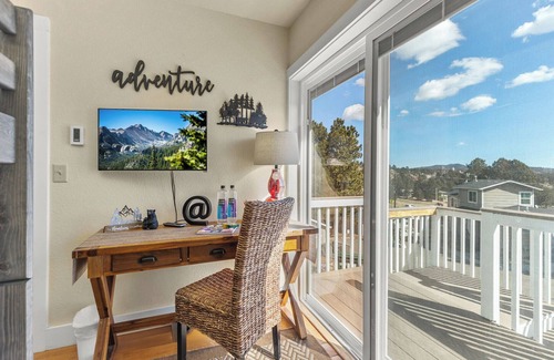 Estes Park Cabaña | Cozy Cottage Near Estes Park Downtown & Stanley Hotel with Private Hot Tub!