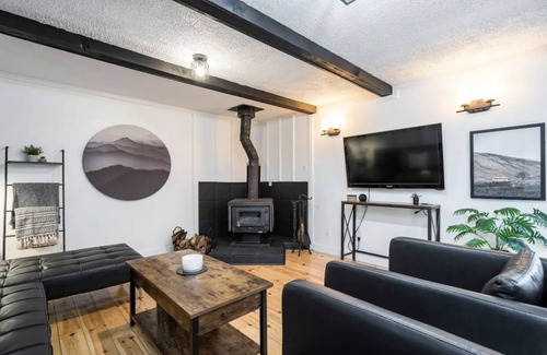 Grey Highlands Cabaña | Cozy cottage near Lake Eugenia