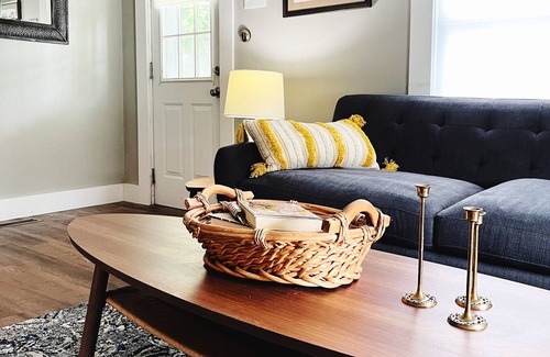 Ozark Cabaña | Cozy Cottage Near the Ozark Square. Less than 5 minutes to Finley Farms!