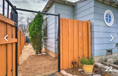 North San Antonio - SAT Casa | Cozy Cottage Retreat in San Antonio