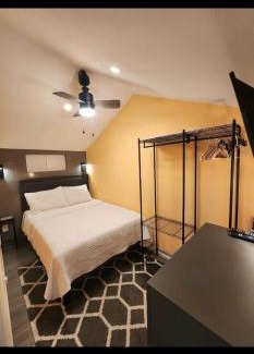 North San Antonio - SAT Casa | Cozy Cottage Retreat in San Antonio