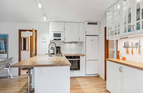 Lyngsbæk Strand Casa | Cozy cottage steps from Lyngsbæk beach