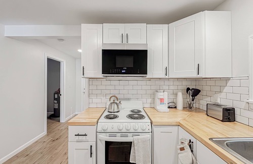 Watertown Cabaña | Cozy cottage with AC and lake access in charming Connecticut suburb.