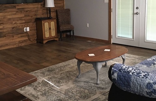 Floral Cabaña | Cozy cottage with a view!