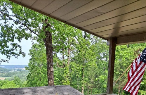 Floral Cabaña | Cozy cottage with a view!