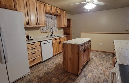 Twin Lake Casa | Cozy Country Home Near Lakes And Amusement Park