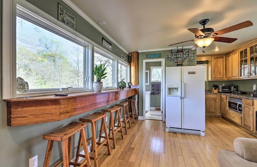 Thomaston Cabina | Cozy Creekside Cabin w/ Grill: Fish & Explore!