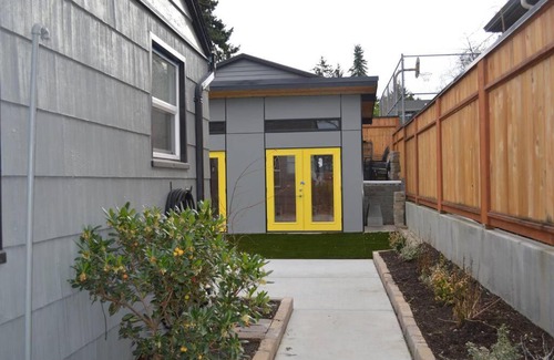 Crown Hill Apartamento | Cozy Crown Hill Carkeek Cottage w/3 Beds, Full Kitchen & Backyard in North Seattle