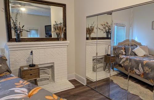 Ozark Apartamento | Cozy, Cute, Private Ozark Suite 5 Mins to Hospital