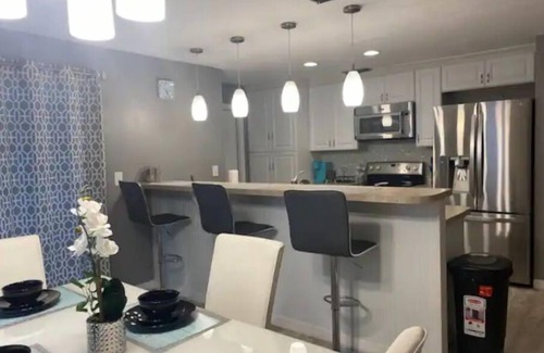 South Daytona Casa | Cozy DaytonaBeach Getaway w/KingBed & Pet Friendly