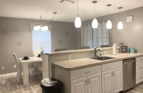 South Daytona Casa | Cozy DaytonaBeach Getaway w/KingBed & Pet Friendly