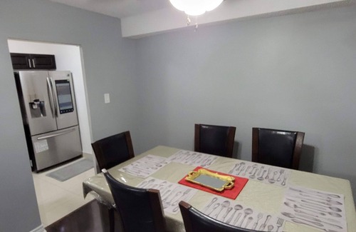 Humber Summit Condominio | Cozy Delux 2BR + 2BTH in Toronto. Just 9mins from YYZ Airport.