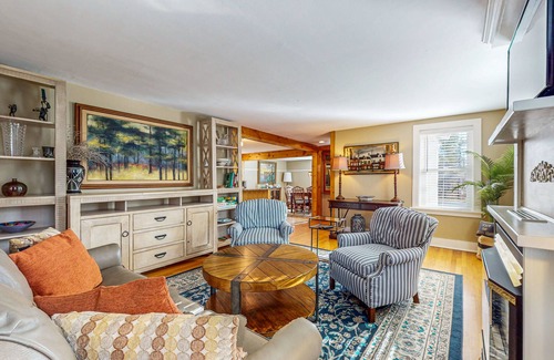 Dorset Casa | Cozy dog-friendly home, fenced yard, gas fireplace, BBQ, wifi, partial a/c, w/d