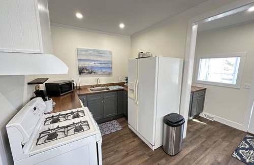 Tawas City Casa | Cozy Downtown East Tawas Home!