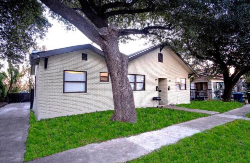 Nevada Street Apartamento | Cozy Downtown Guest House 2BR/1BA Sleeps 8