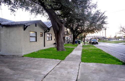 Nevada Street Apartamento | Cozy Downtown Guest House 2BR/1BA Sleeps 8