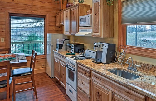 East Bernstadt Cabina | Acogedora cabaña de East Bernstadt con porche, pozo de fuego y estanque