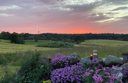 Schoenwalde am Bungsberg Apartamento | Cozy farmhouse situated on hill, with beautiful view of nature