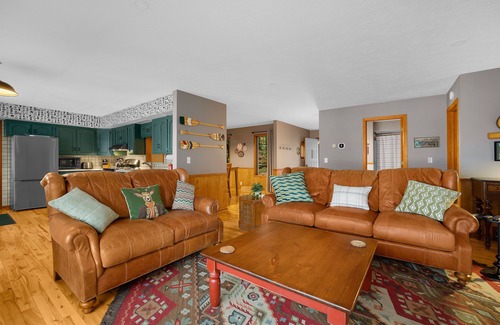 Stone Lake Cabina | Cozy family-friendly A-frame on sandy beachfront - dogs welcome!